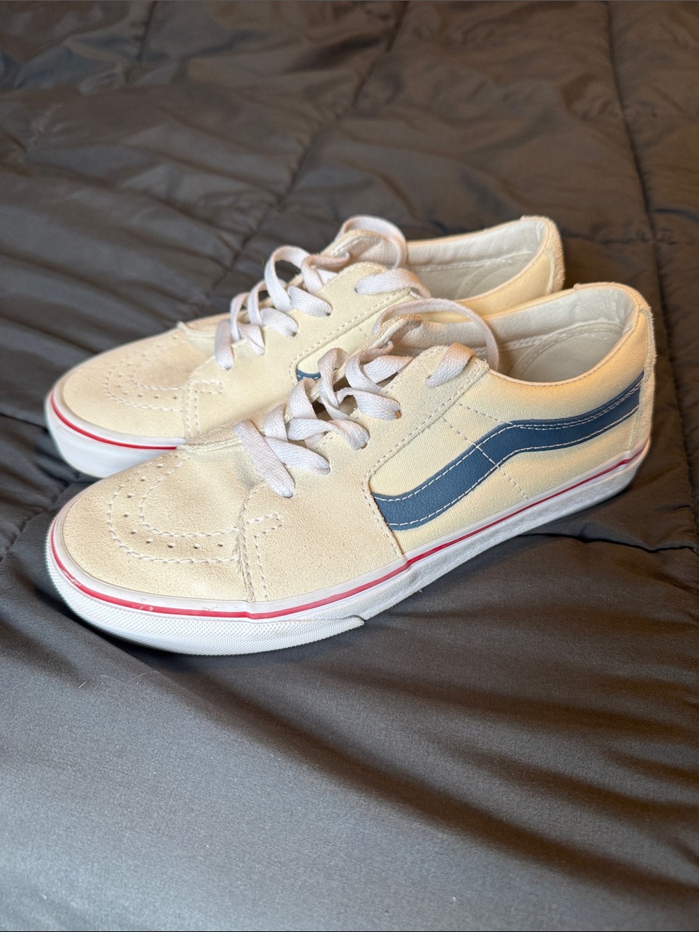 Vans Mens Cream suede Sneakers with Blue Side Stripe Size M5.5, W7